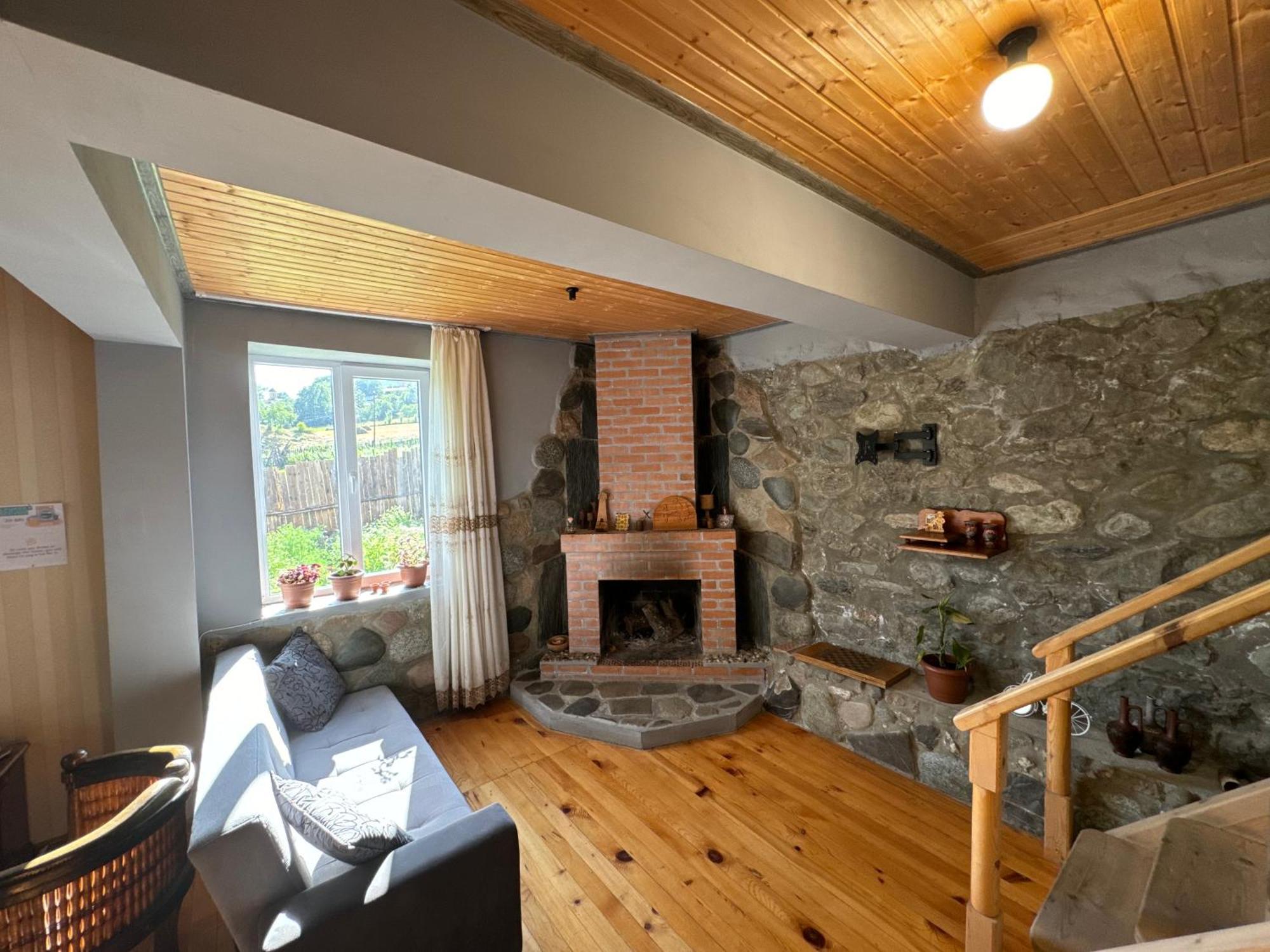 Barbara'S Eco-Cozy Guesthouse Mestia Bagian luar foto