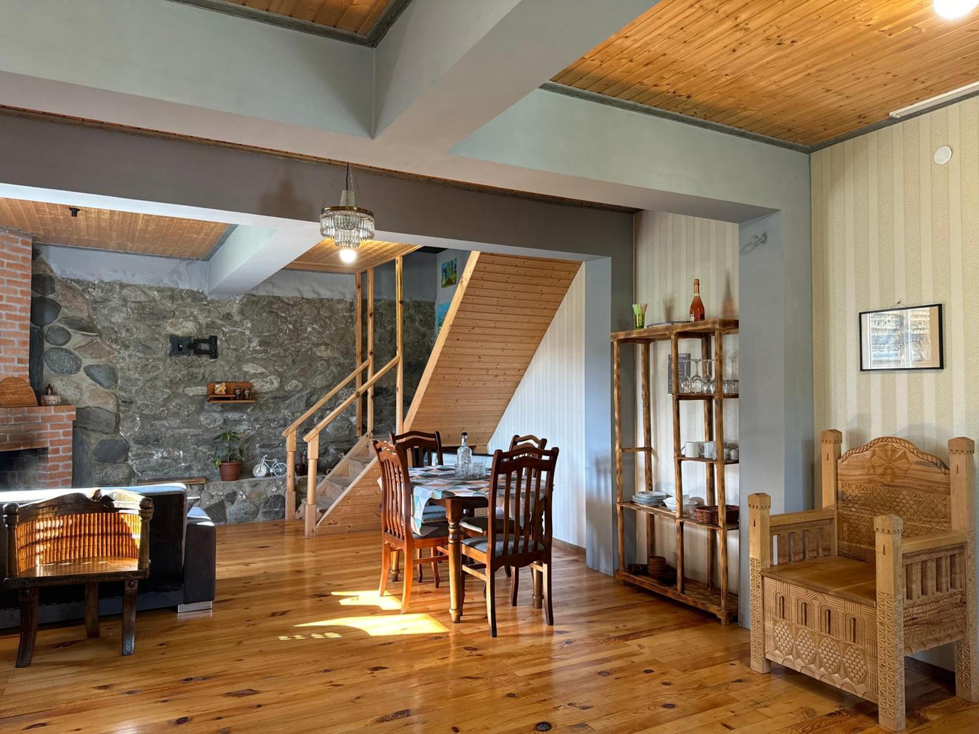 Barbara'S Eco-Cozy Guesthouse Mestia Bagian luar foto