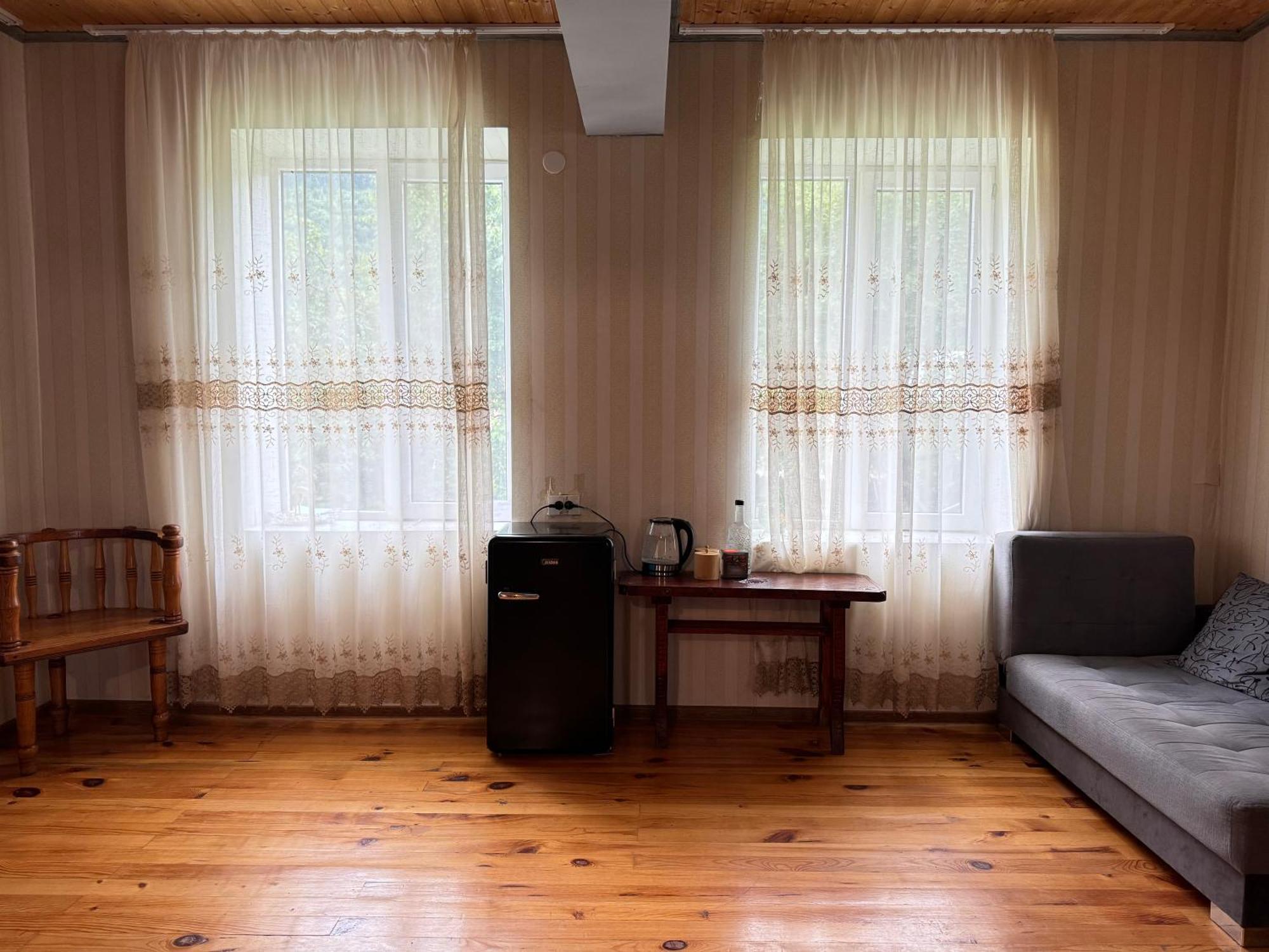 Barbara'S Eco-Cozy Guesthouse Mestia Bagian luar foto